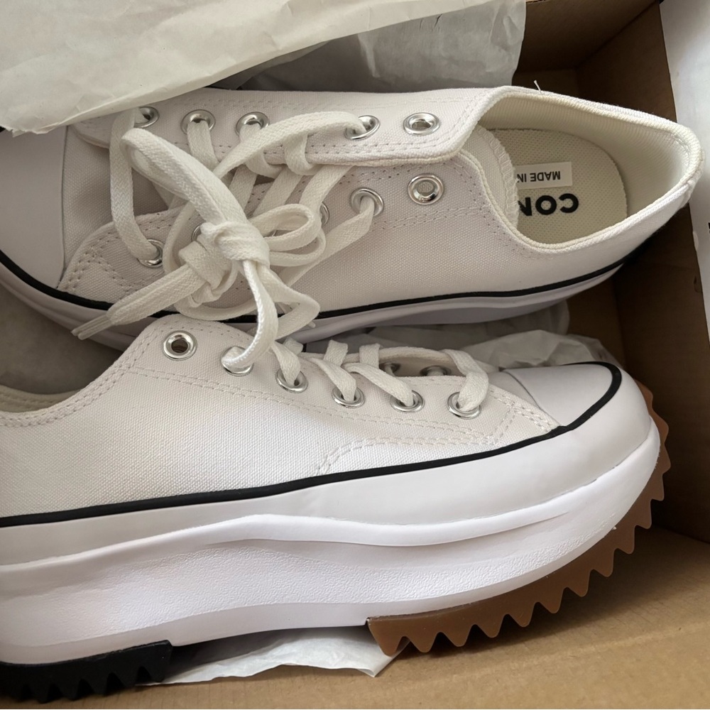 Converse White Canvas Sneakers Classic Low-Top Design